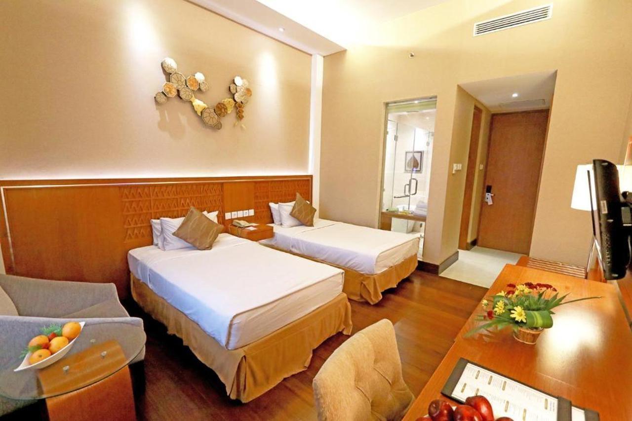 Patra Semarang Hotel&Convention Esterno foto