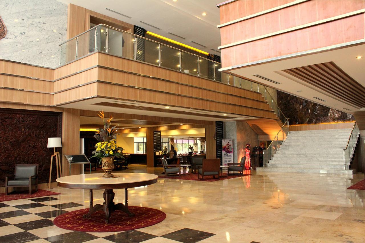 Patra Semarang Hotel&Convention Esterno foto